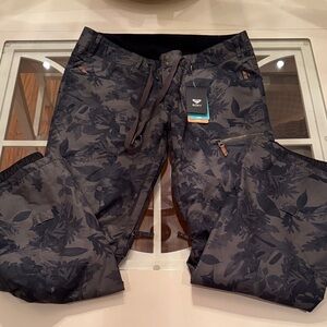 Roxy Green floral camo ski/snowboard pants